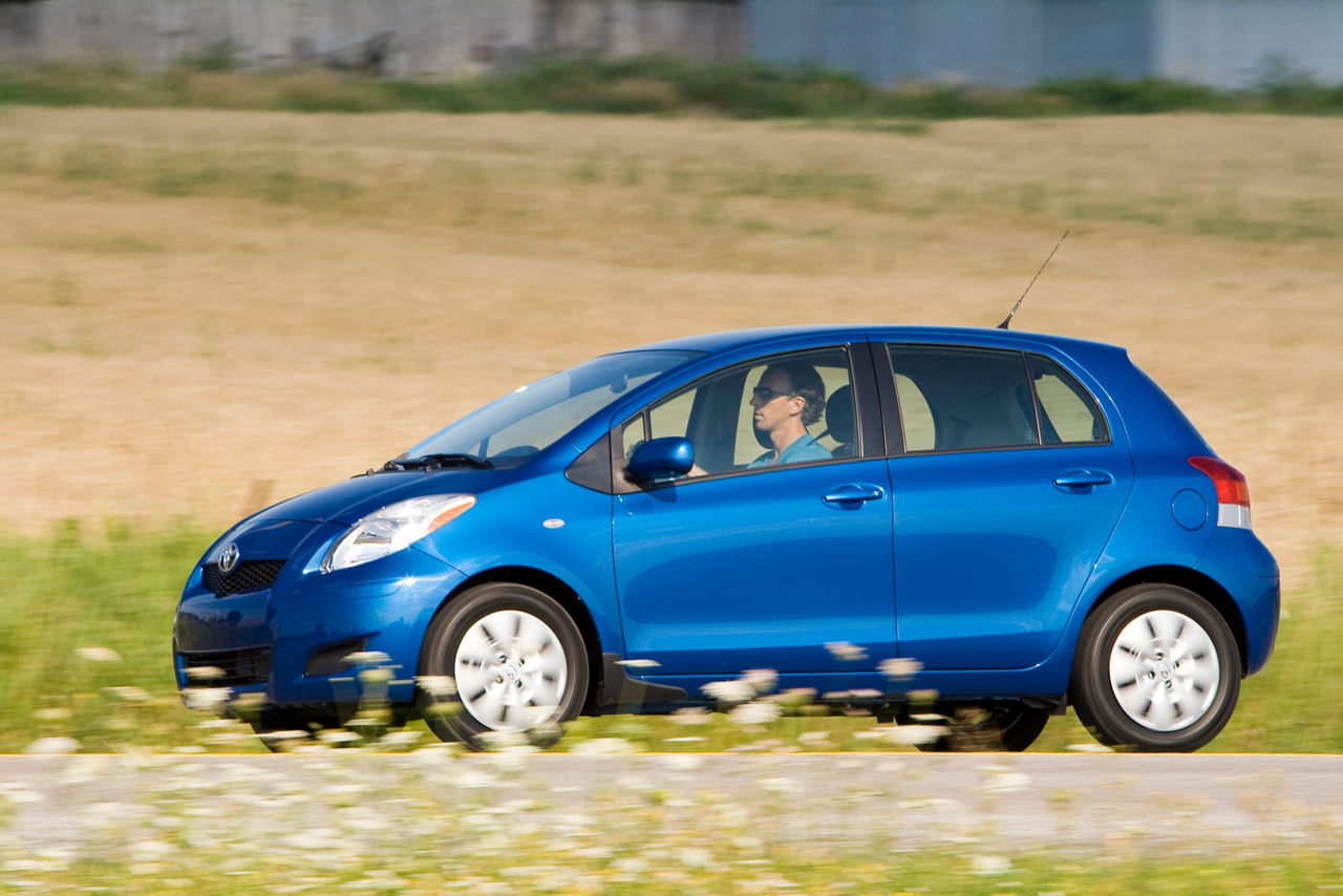 2009 Toyota Yaris LE 13