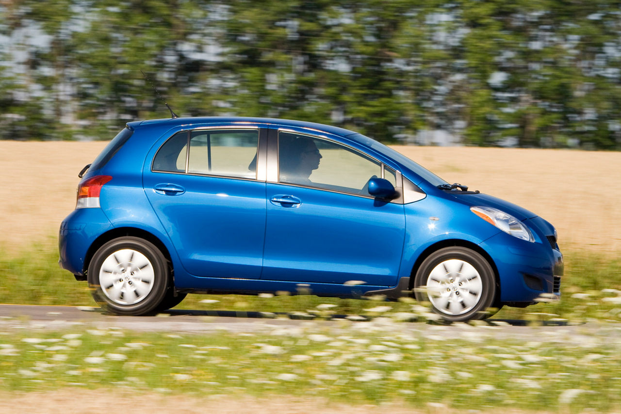 2009 Toyota Yaris LE 12