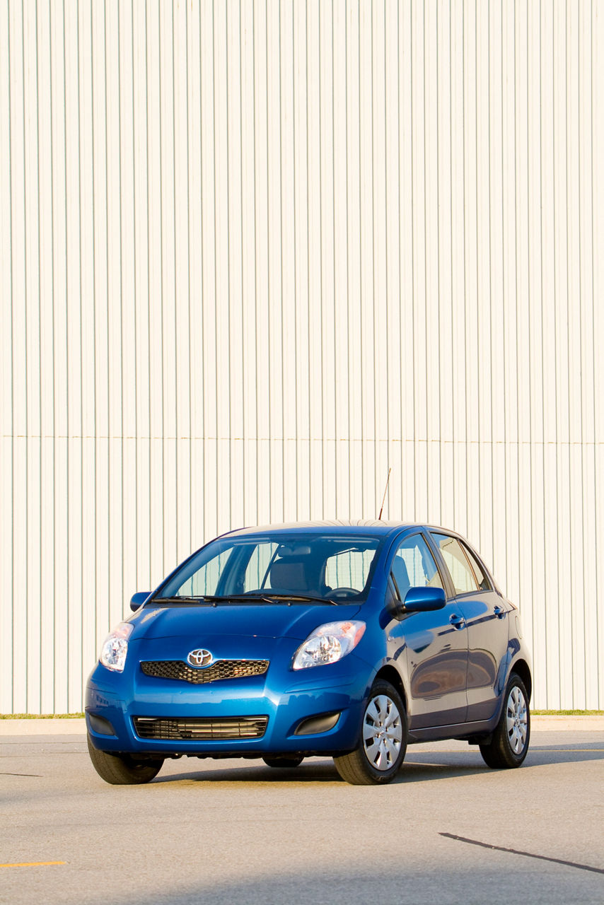2009 Toyota Yaris LE 10