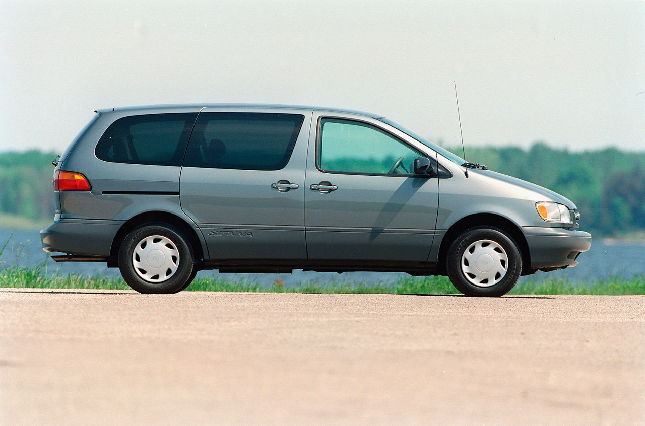 1998 Toyota Sienna 01