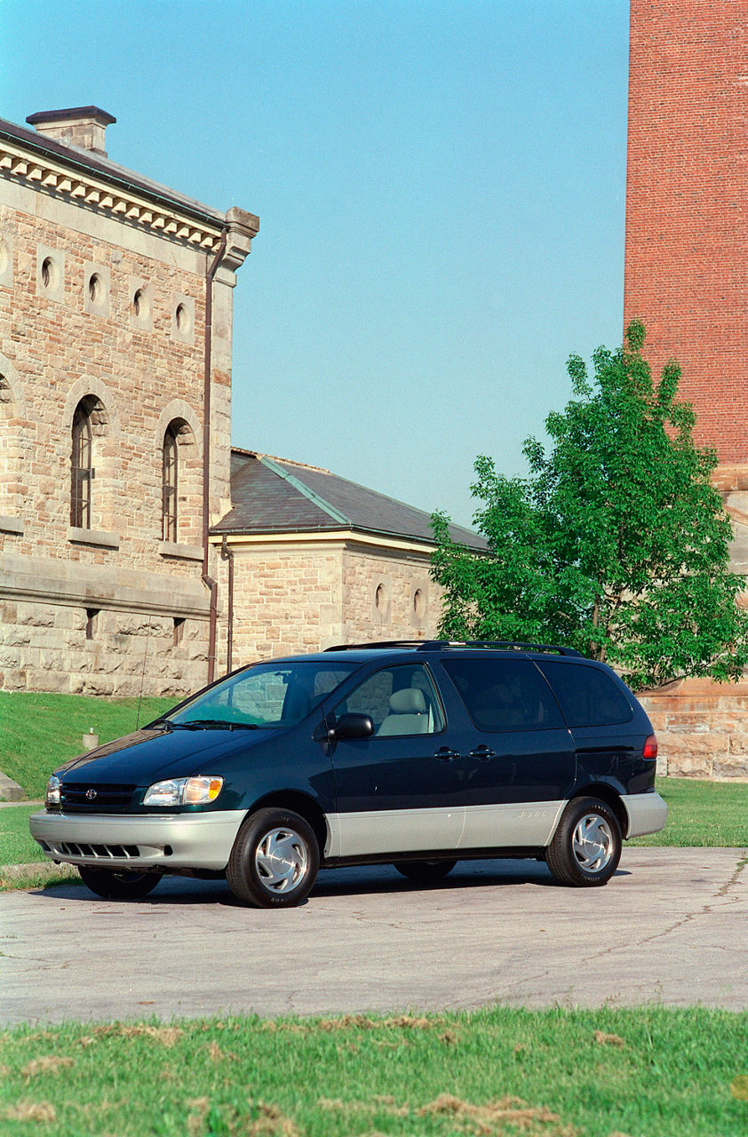 1998 Toyota Sienna 02