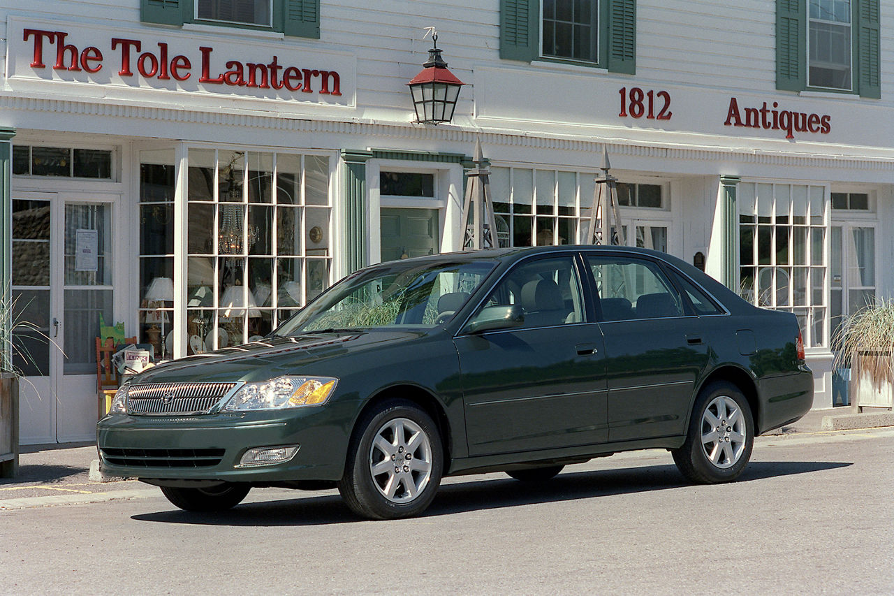 Research 2001
                  TOYOTA Avalon pictures, prices and reviews