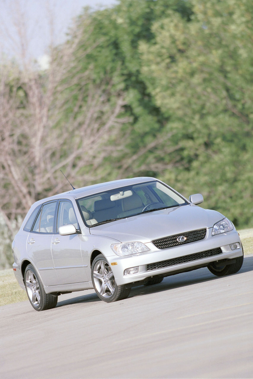 2002 Lexus IS 300 Sport Cross 03