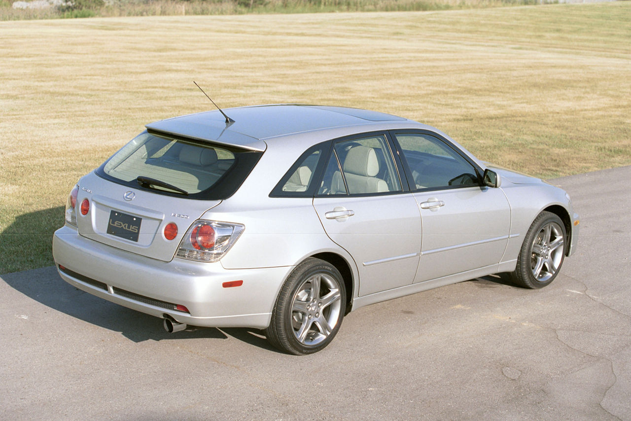 2002 Lexus IS 300 Sport Cross 08