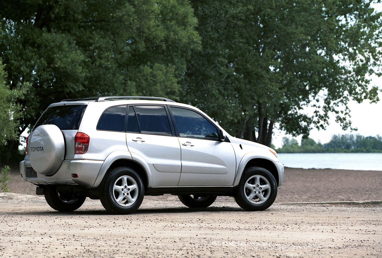 2003 Toyota RAV4 03
