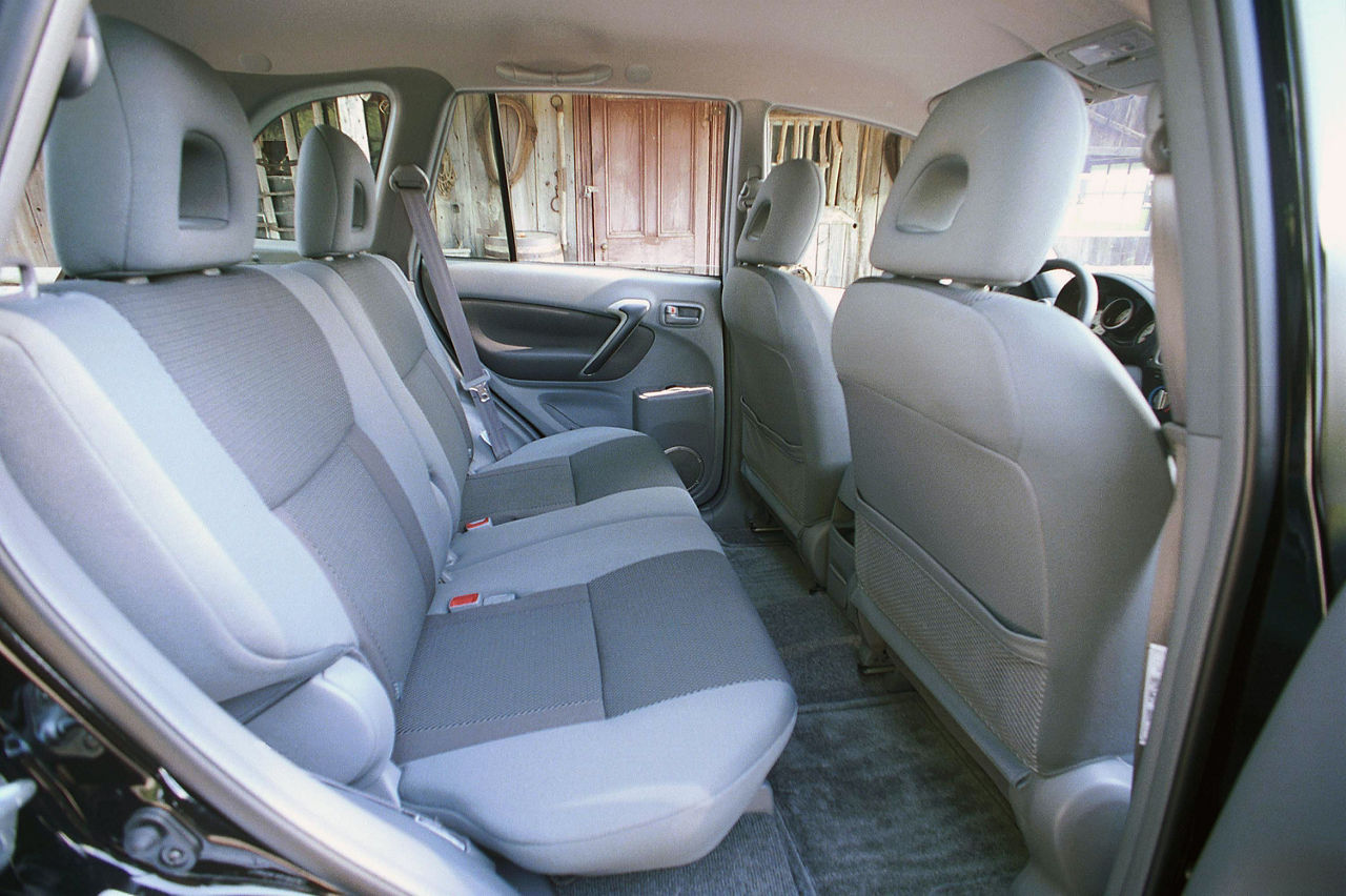 2003 Toyota RAV4 10