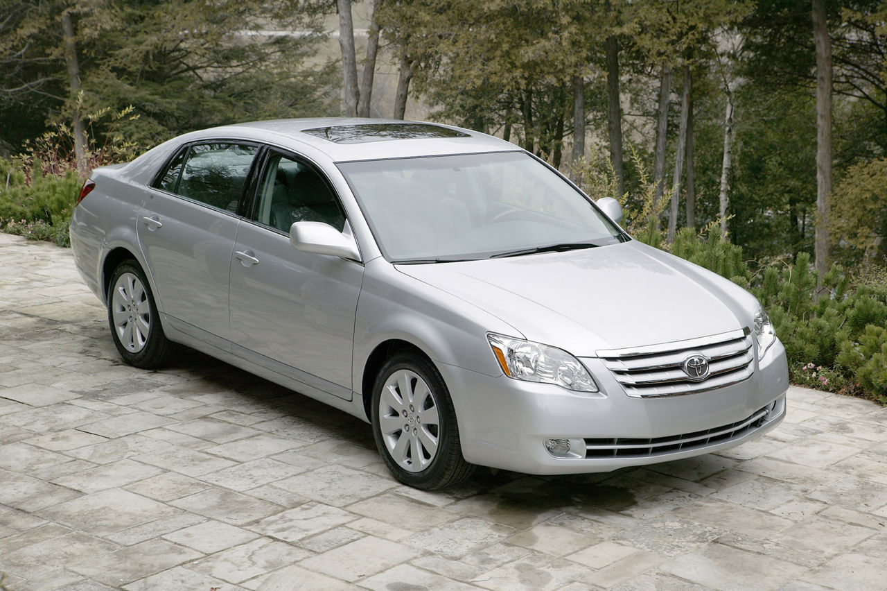 2005 Toyota Avalon XLS 01