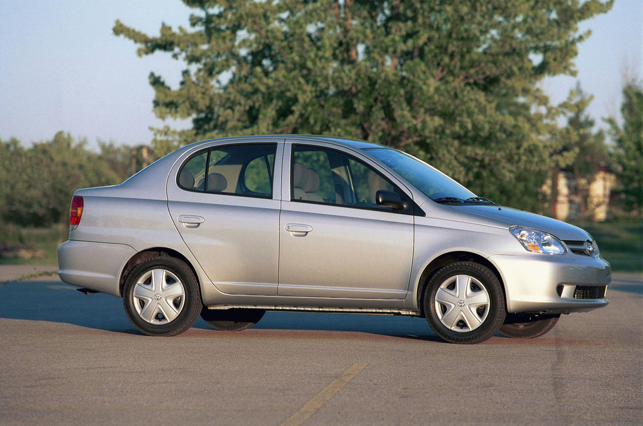 2005 Toyota Echo Sedan 01