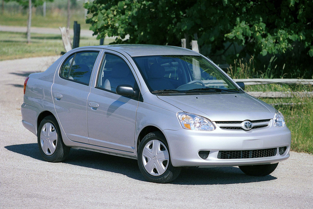 2005 Toyota Echo Sedan 02