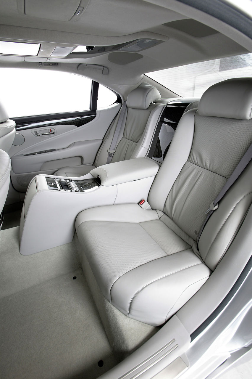 2007 Lexus LS 460 16