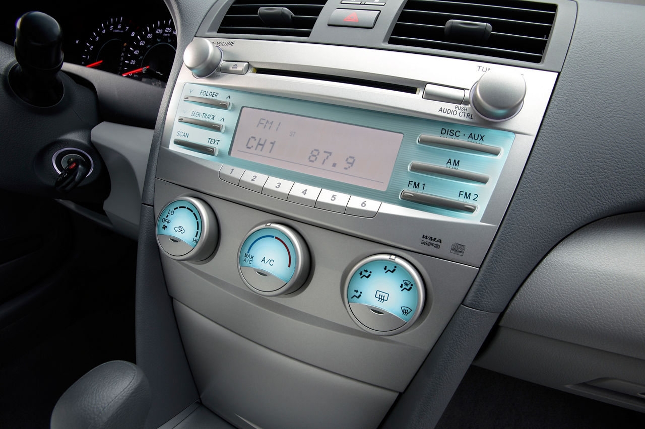 2008 Toyota Camry LE 19