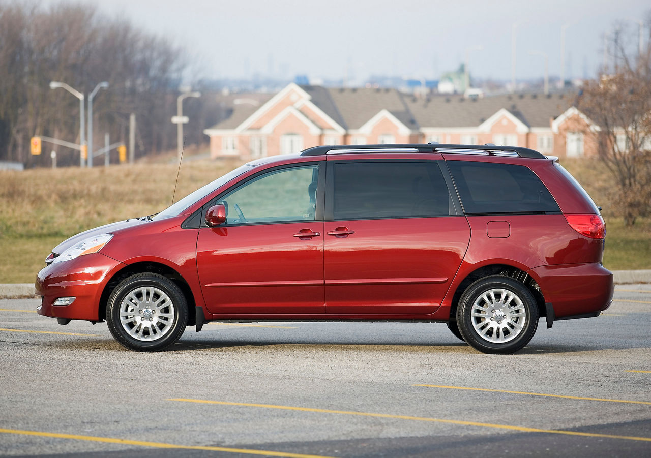 Research 2008
                  TOYOTA Sienna pictures, prices and reviews