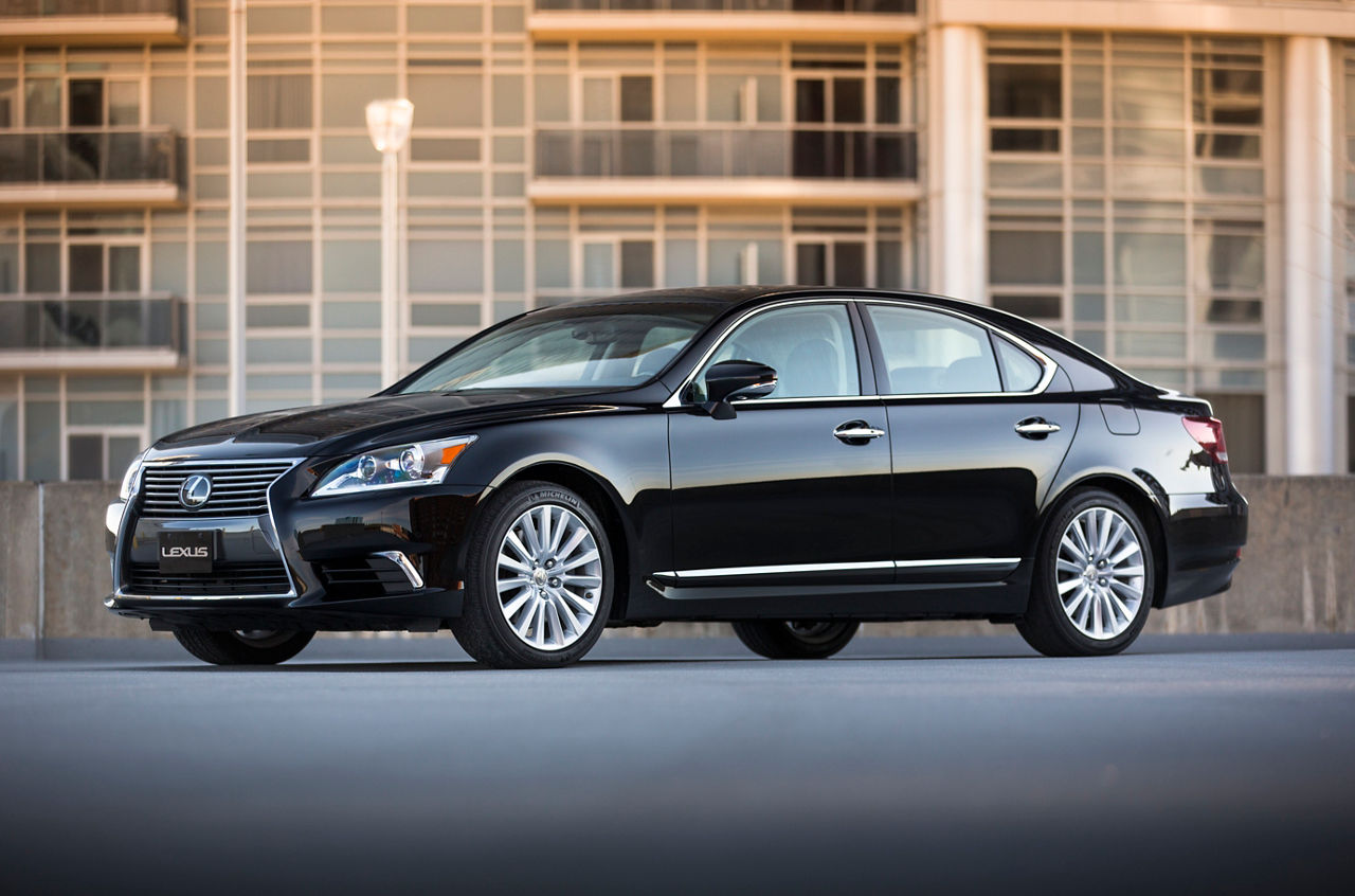 2013_Lexus_LS460-1
