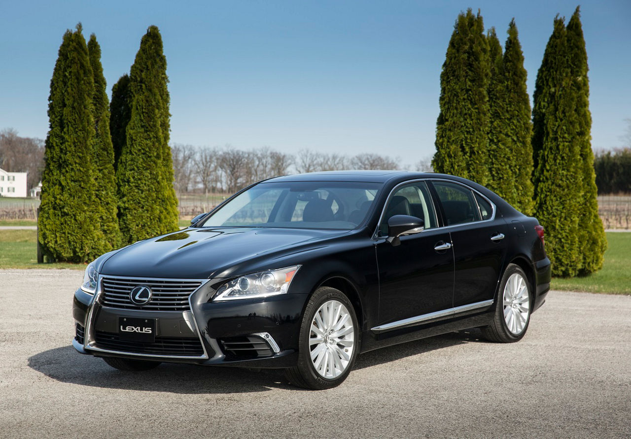 2013_Lexus_LS460-14