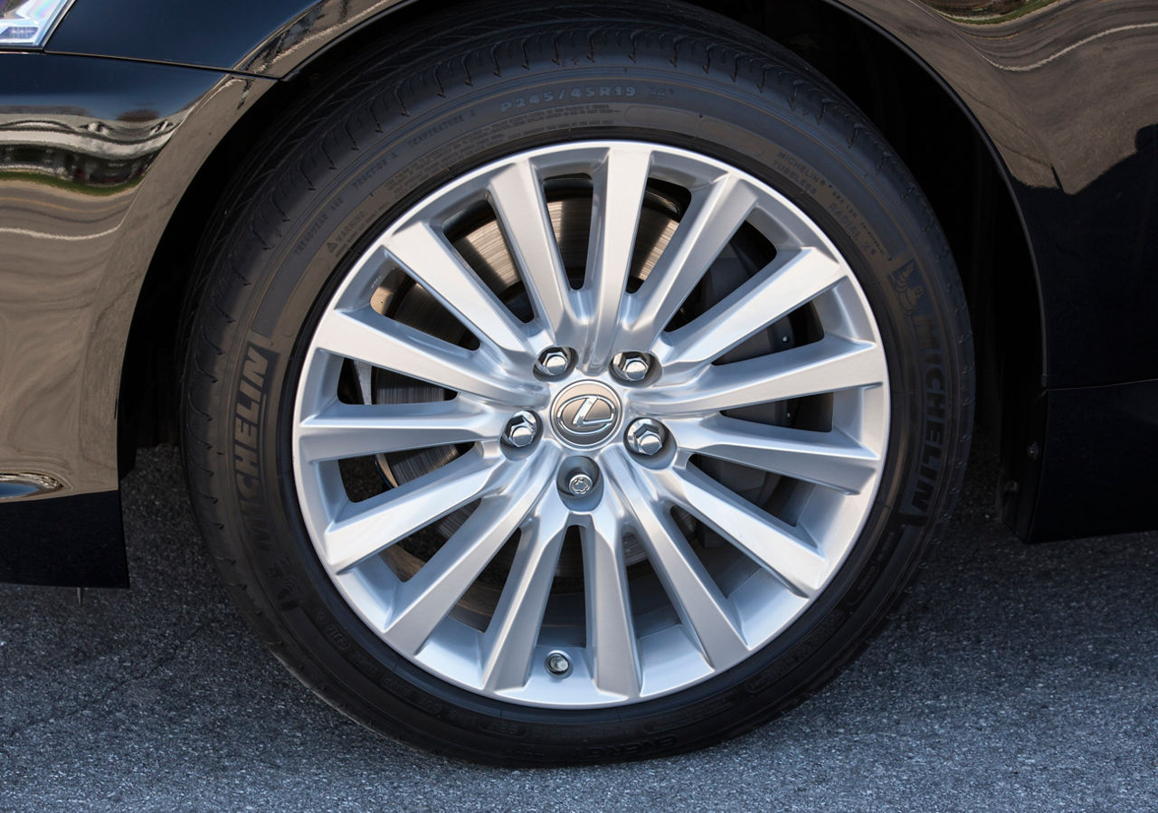 2013 Lexus LS460 23