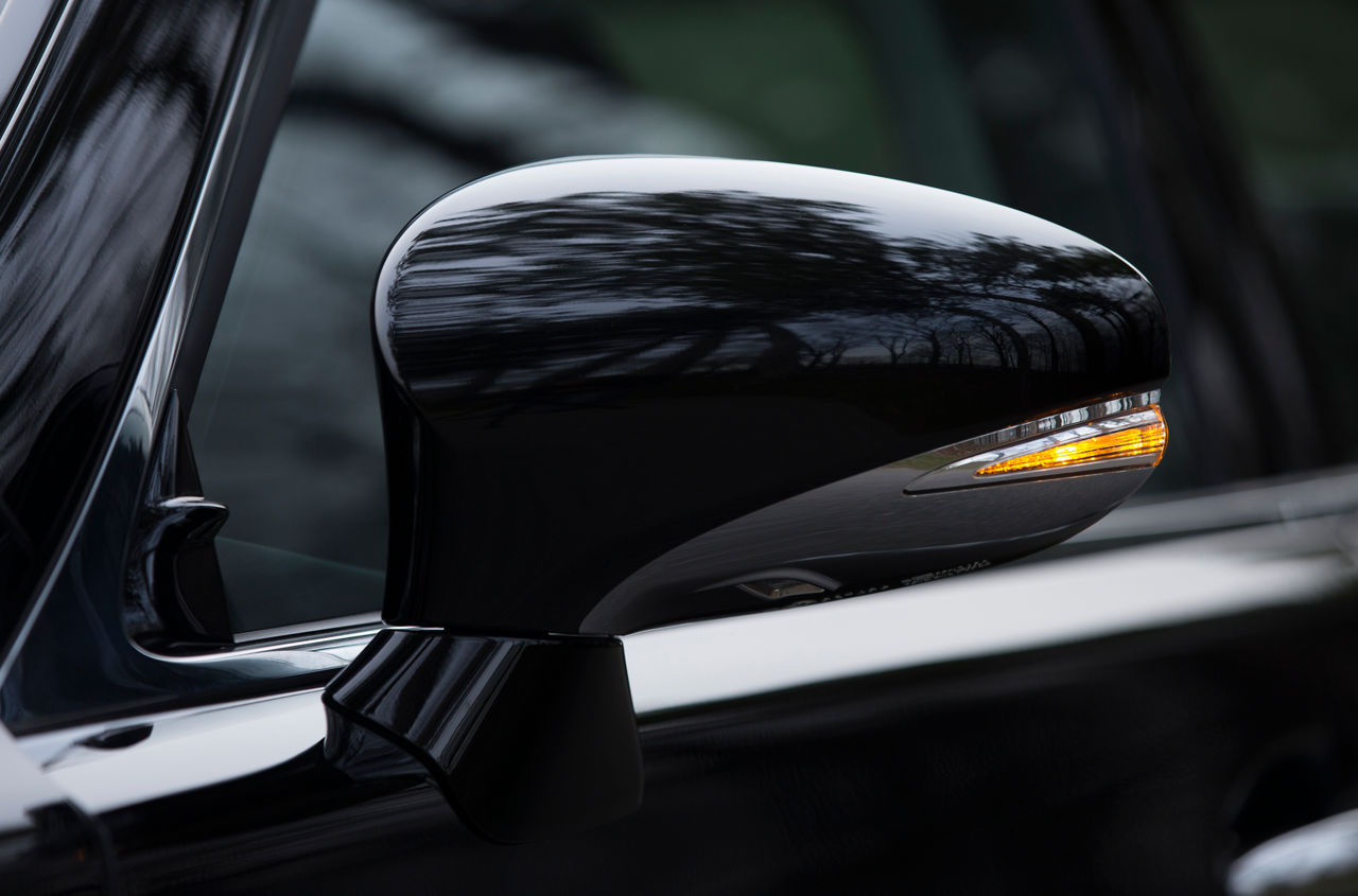 2013 Lexus LS460 25