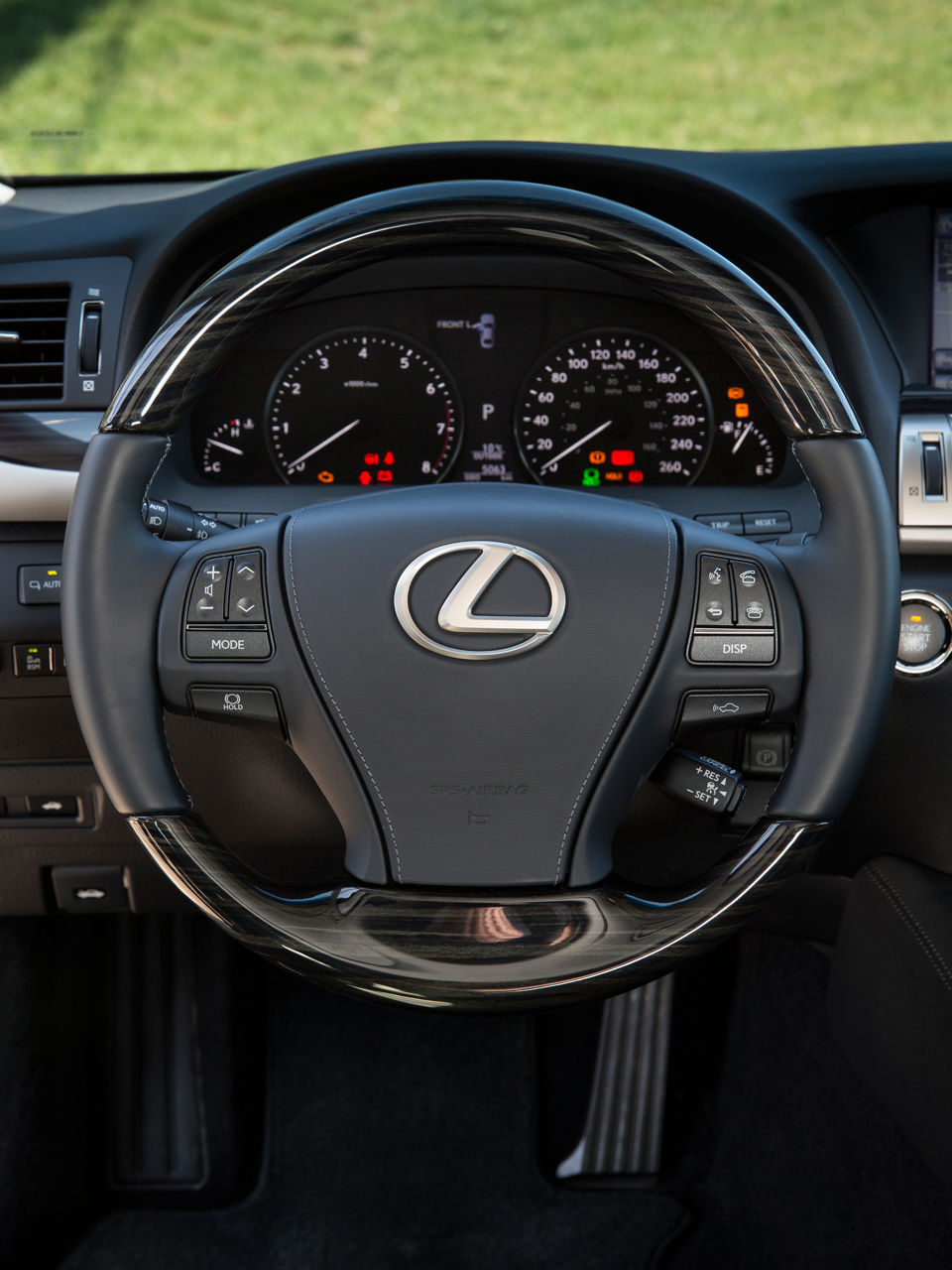 2013 Lexus LS460 33