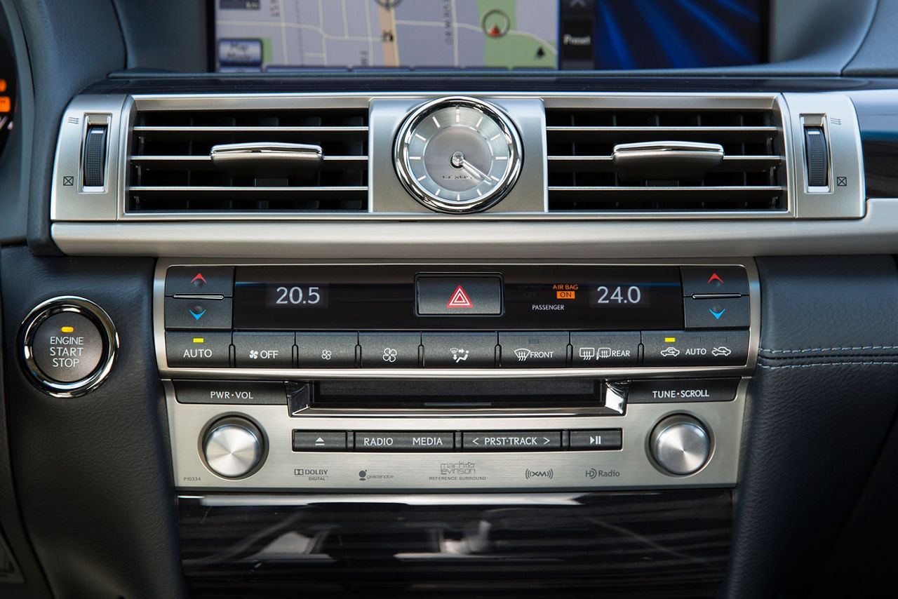 2013 Lexus LS460 38