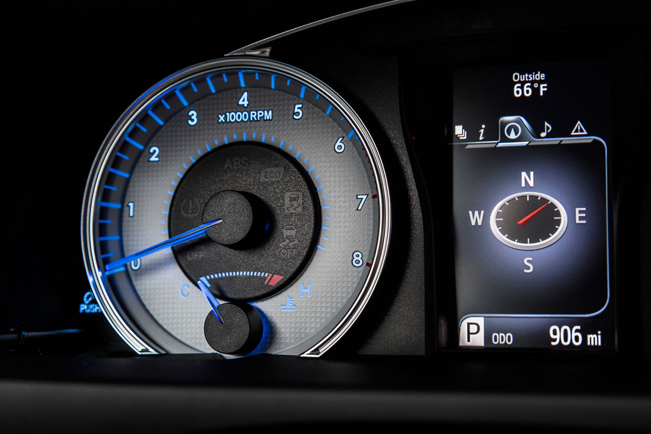 2015_CAS_2016_Camry_Special_008