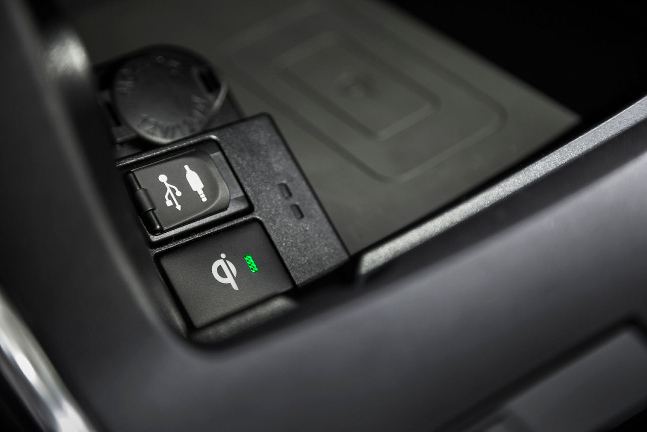 2015_CAS_2016_Camry_Special_009