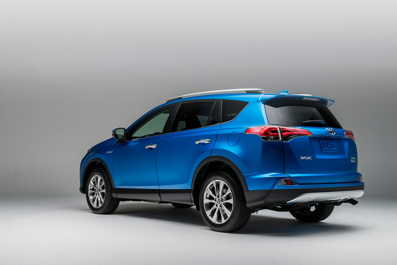 2015_NYIAS_2016_Toyota_RAV4_Hybrid_006