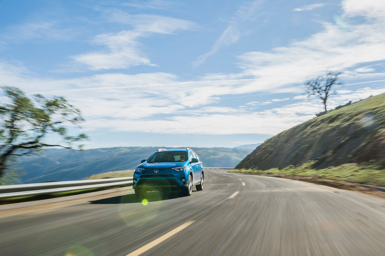 2015_NYIAS_2016_Toyota_RAV4_Hybrid_011
