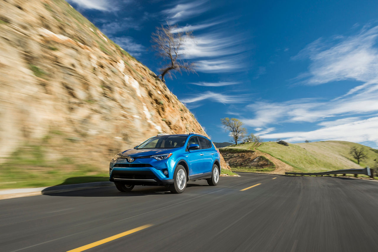 2015_NYIAS_2016_Toyota_RAV4_Hybrid_012