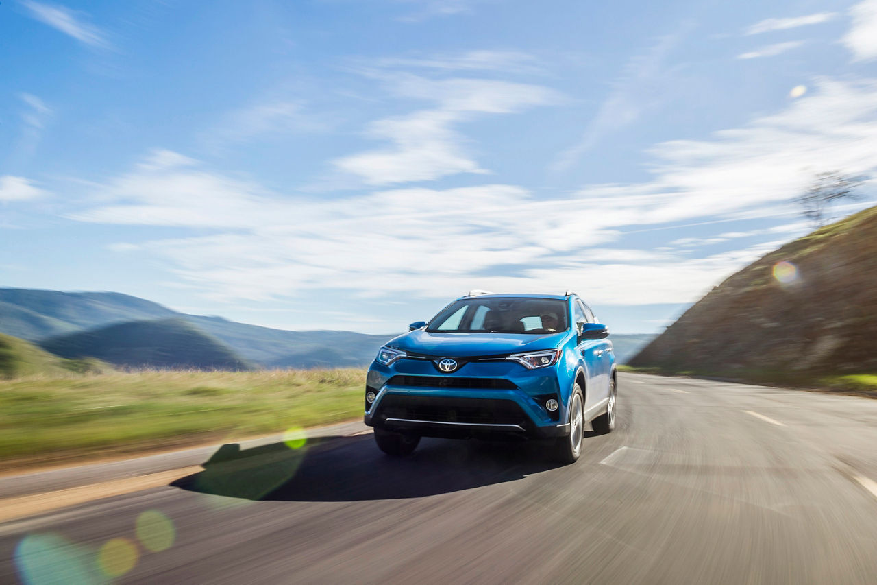 2015_NYIAS_2016_Toyota_RAV4_Hybrid_016