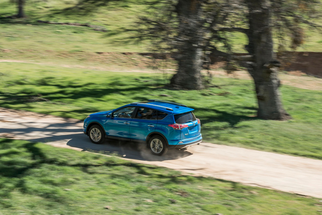 2015_NYIAS_2016_Toyota_RAV4_Hybrid_018