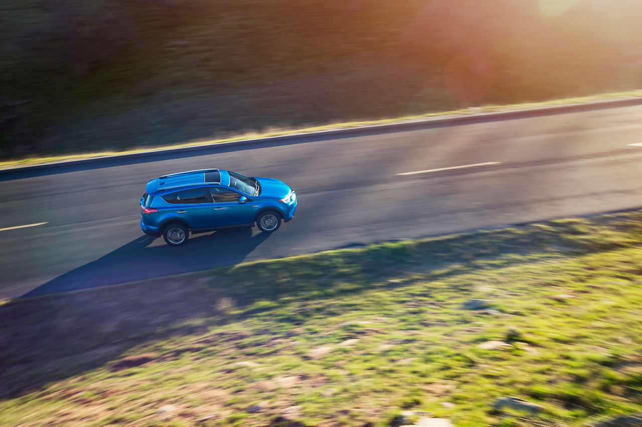 2015_NYIAS_2016_Toyota_RAV4_Hybrid_021