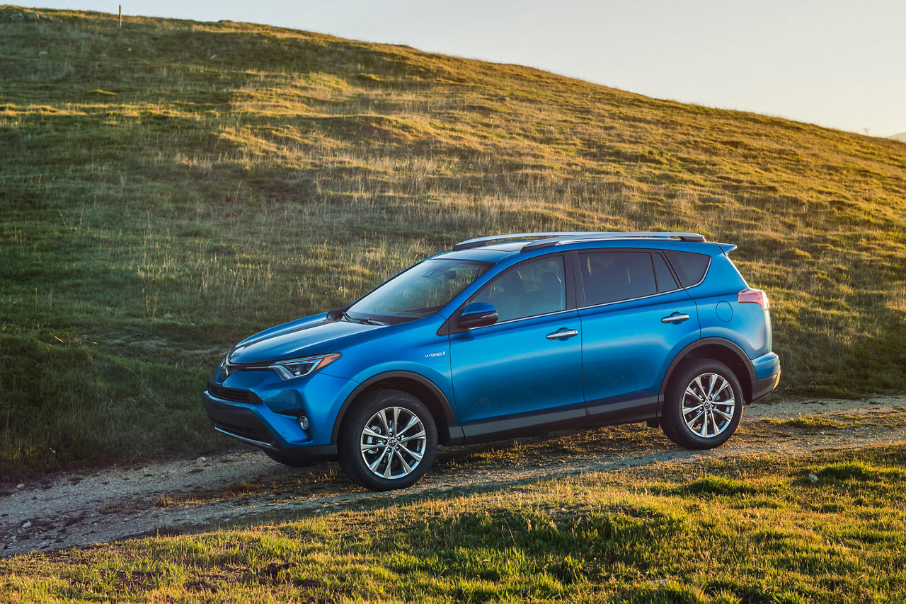 2015_NYIAS_2016_Toyota_RAV4_Hybrid_023