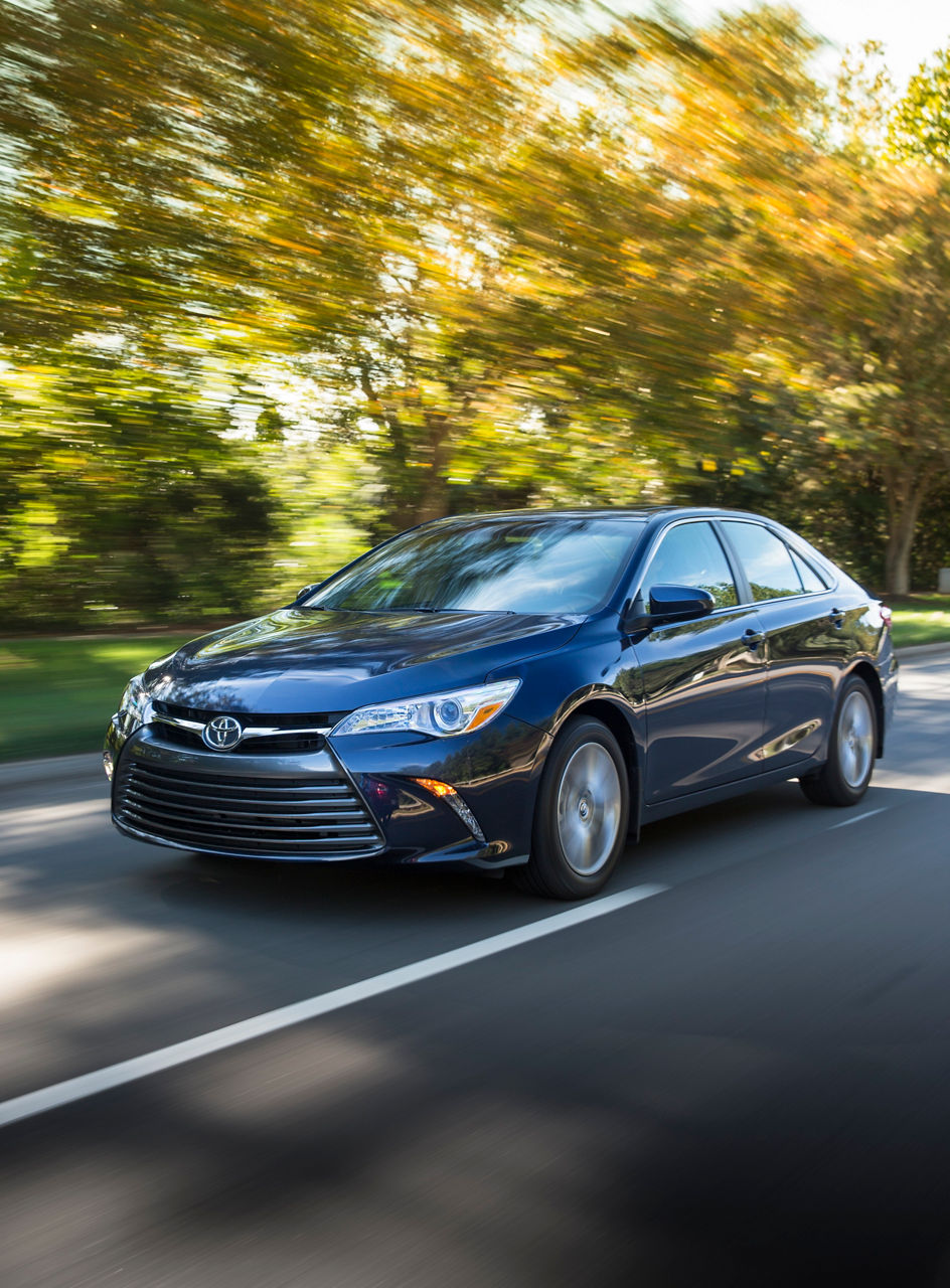 2015_Toyota_Camry_XLE-10