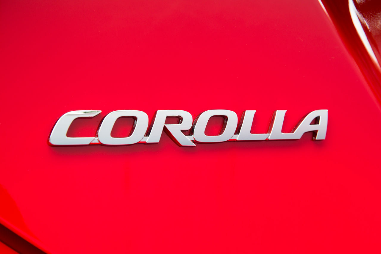 2015_Toyota_Corolla-16