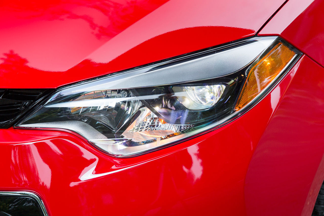 2015_Toyota_Corolla-19