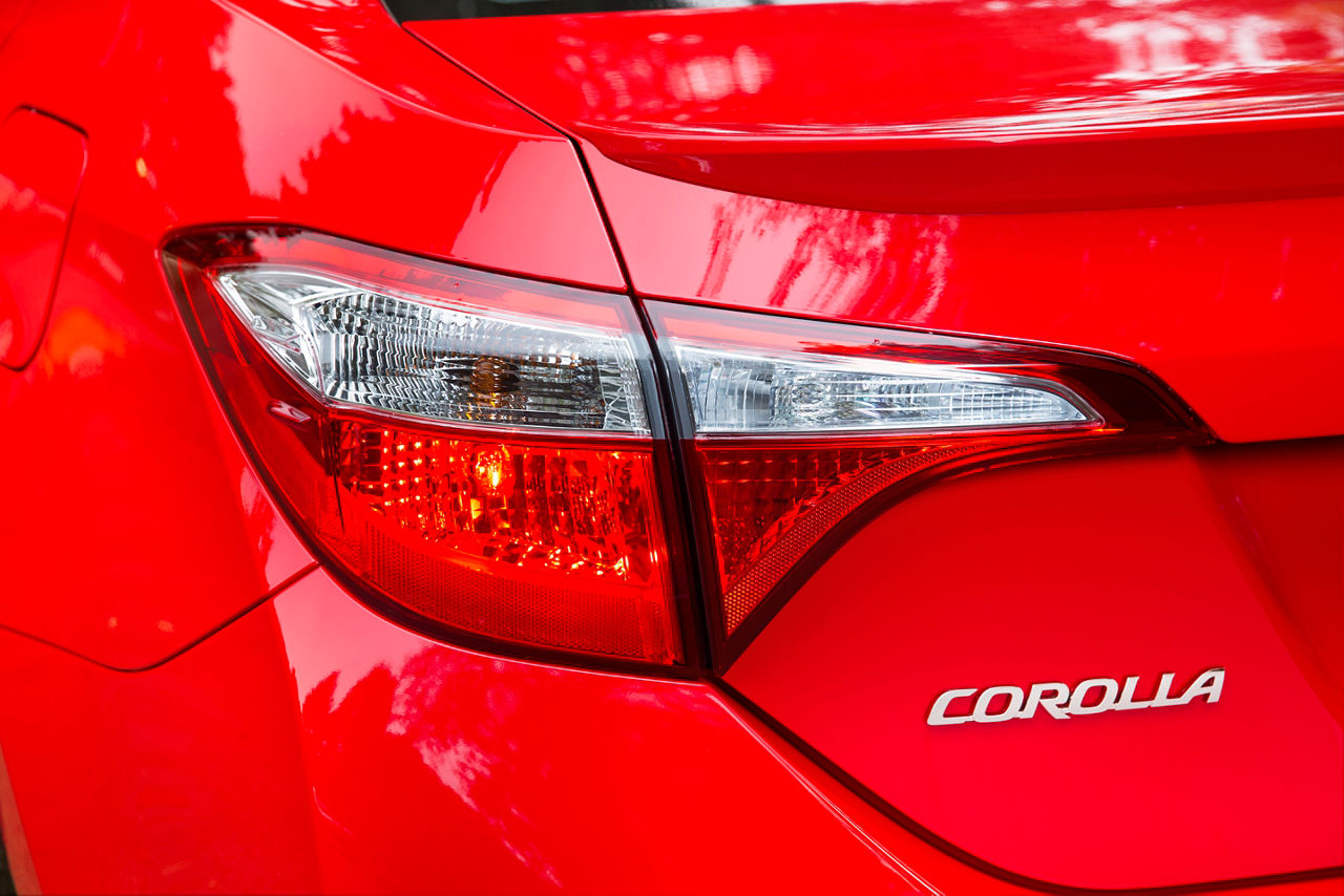 2015_Toyota_Corolla-20