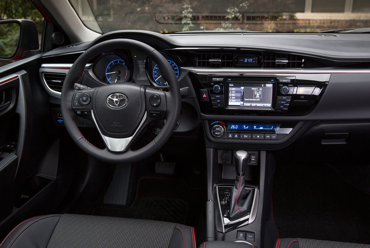 2015_Toyota_Corolla-23