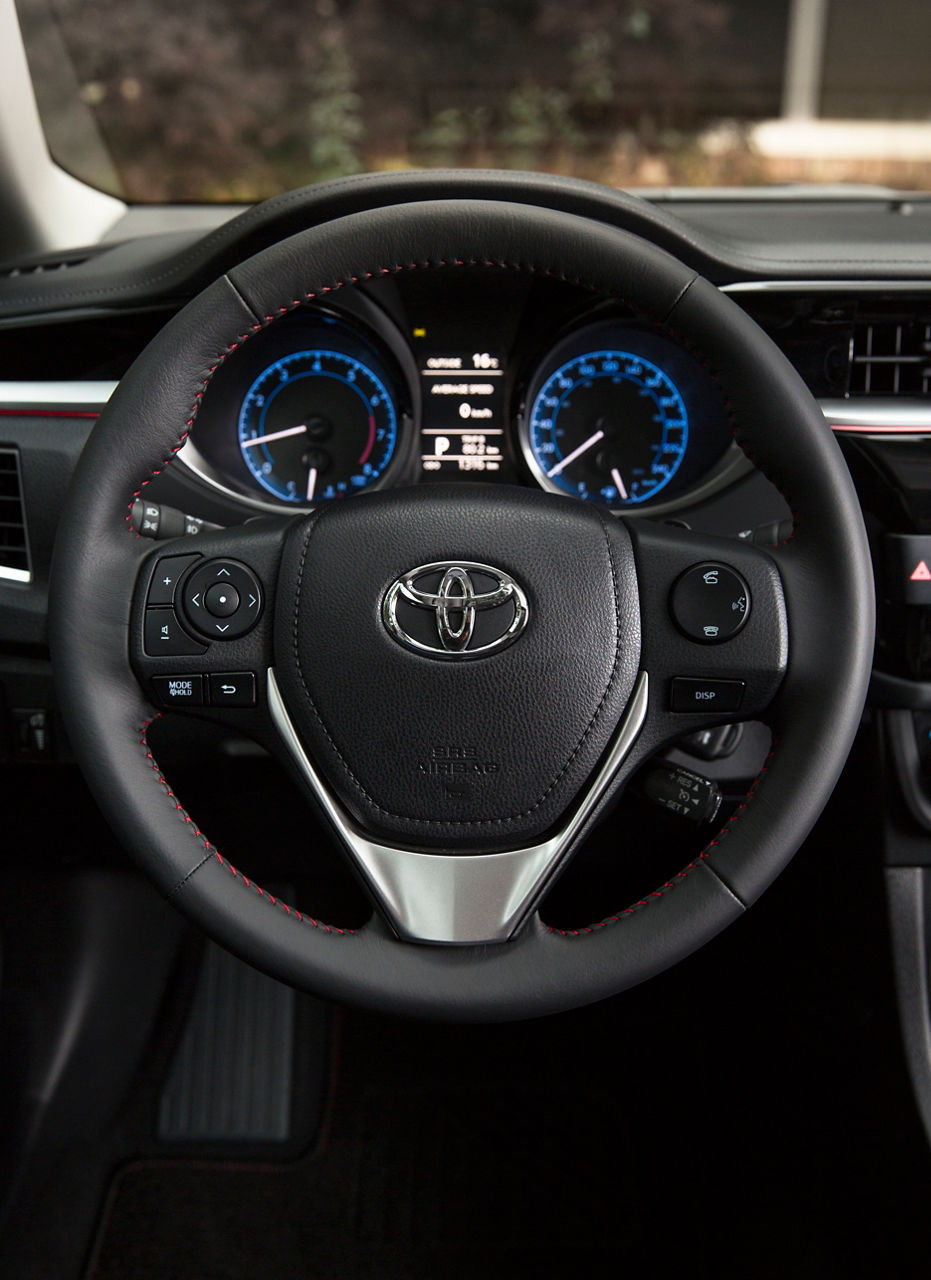 2015_Toyota_Corolla-24