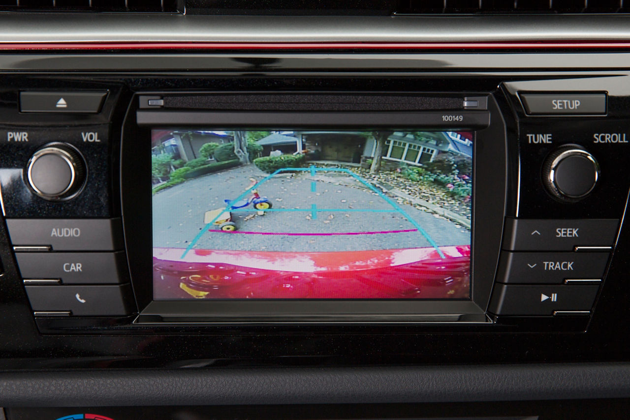 2015_Toyota_Corolla-27