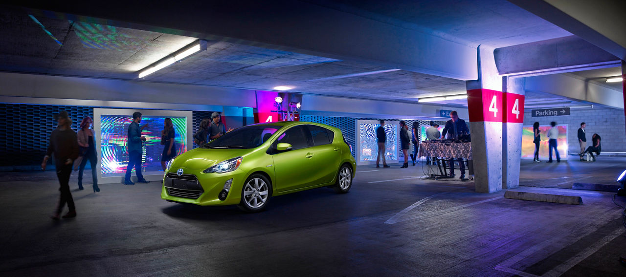 2015_Toyota_Prius_c_001