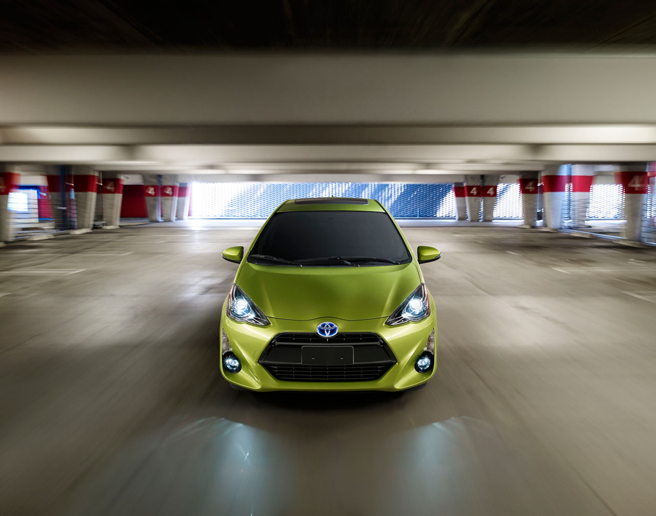 2015_Toyota_Prius_c_002