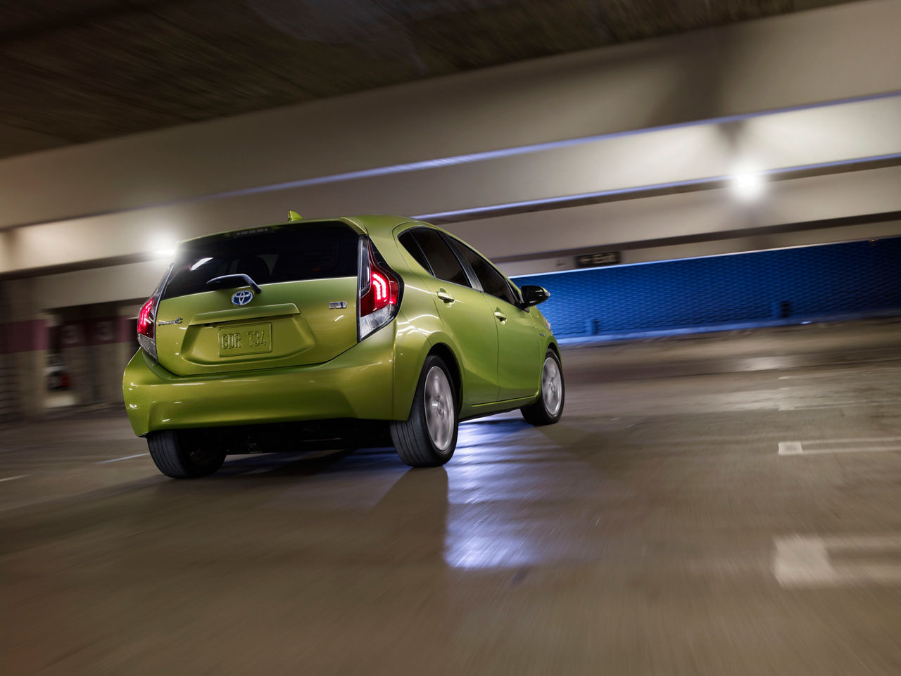 2015_Toyota_Prius_c_009