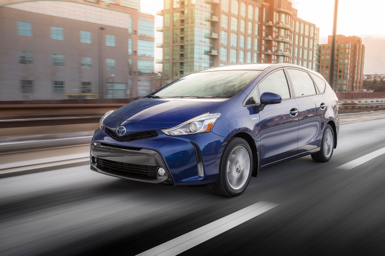 2015-2018 Toyota Prius v 10