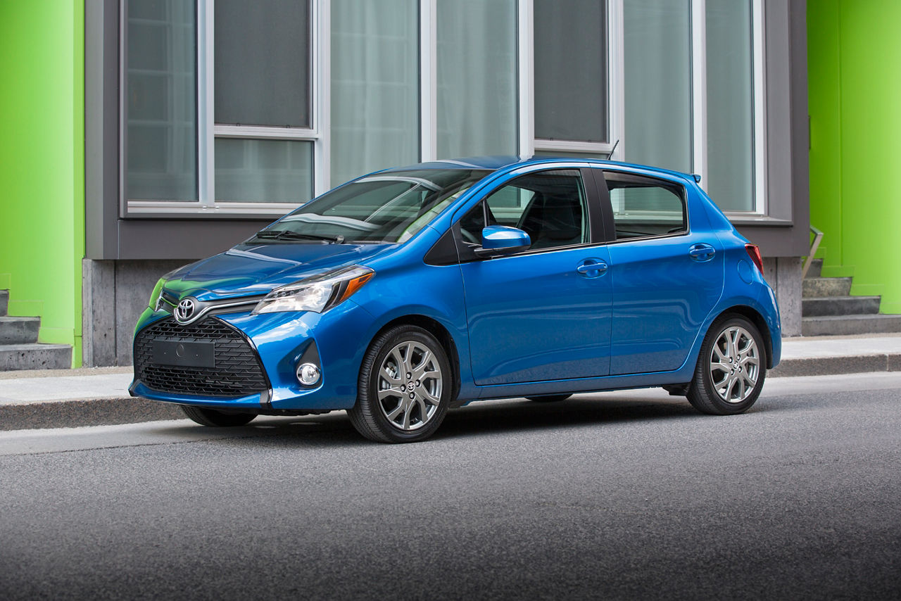 2015_Toyota_Yaris_SE-11