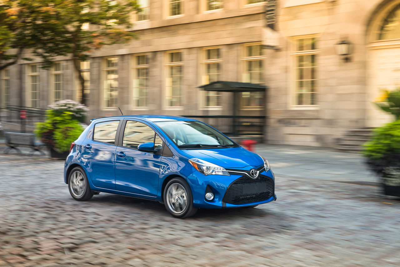 2015_Toyota_Yaris_SE-17