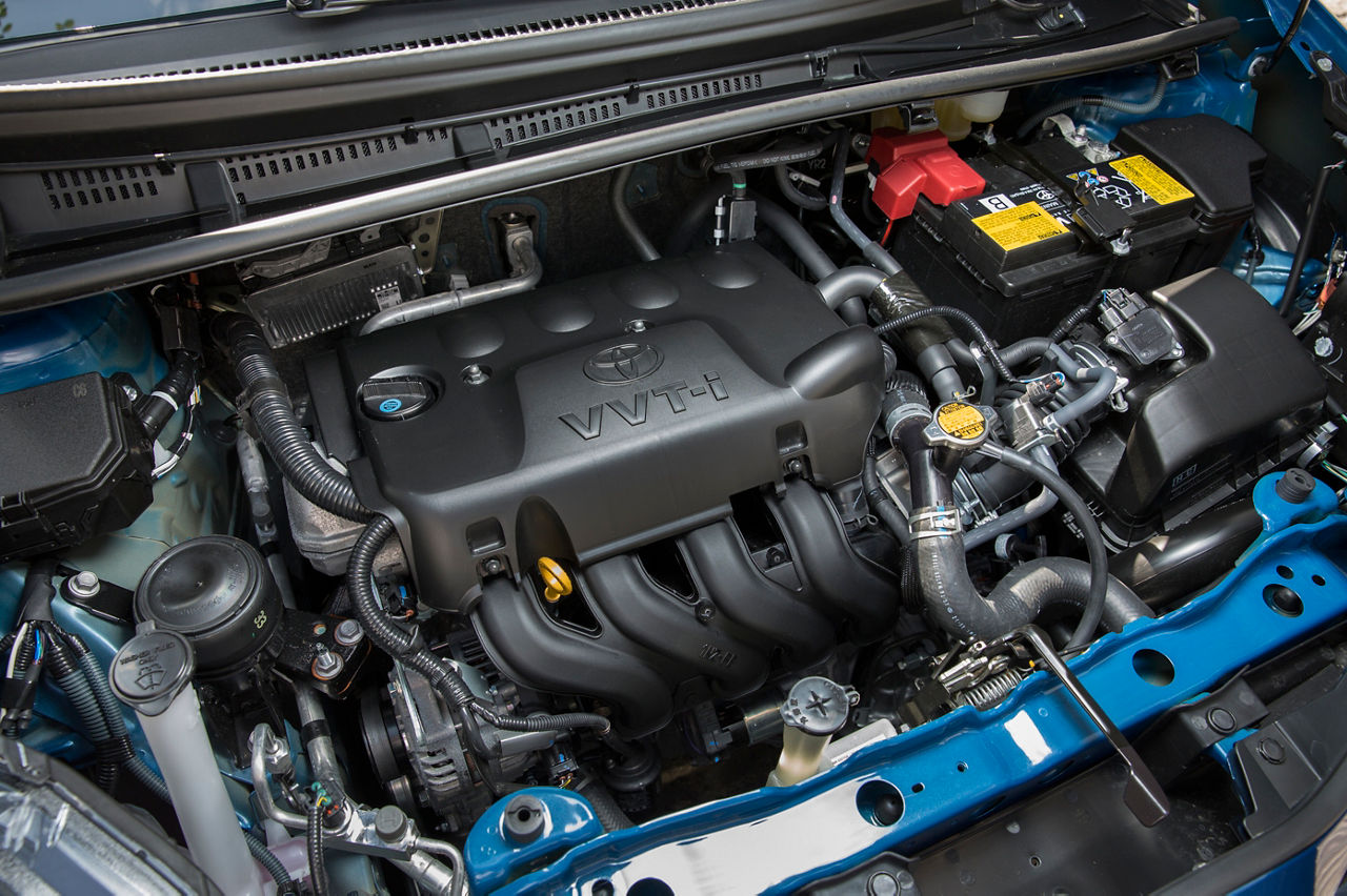 2015_Toyota_Yaris_SE-21