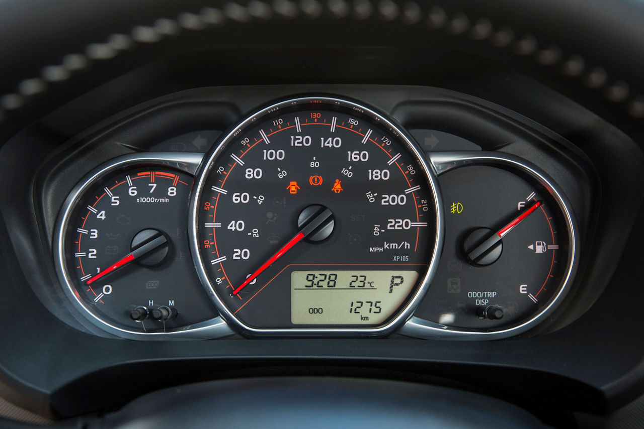 2015_Toyota_Yaris_SE-23