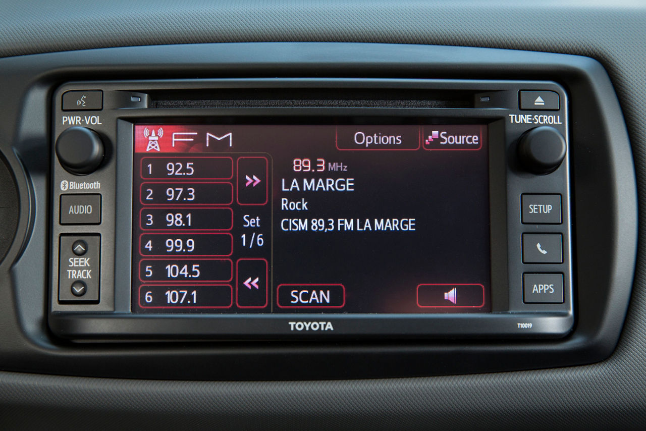 2015_Toyota_Yaris_SE-24