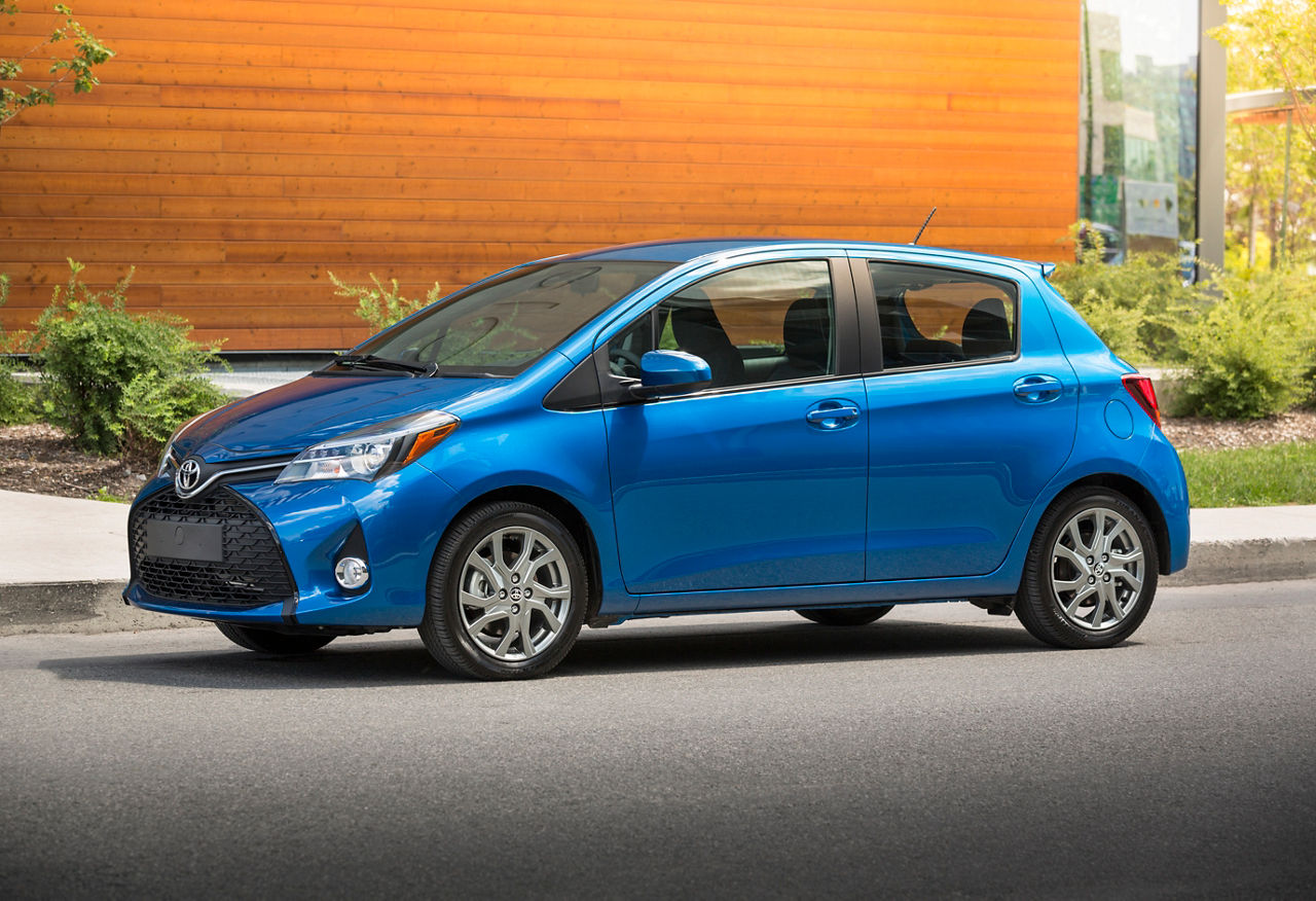 2015_Toyota_Yaris_SE-4