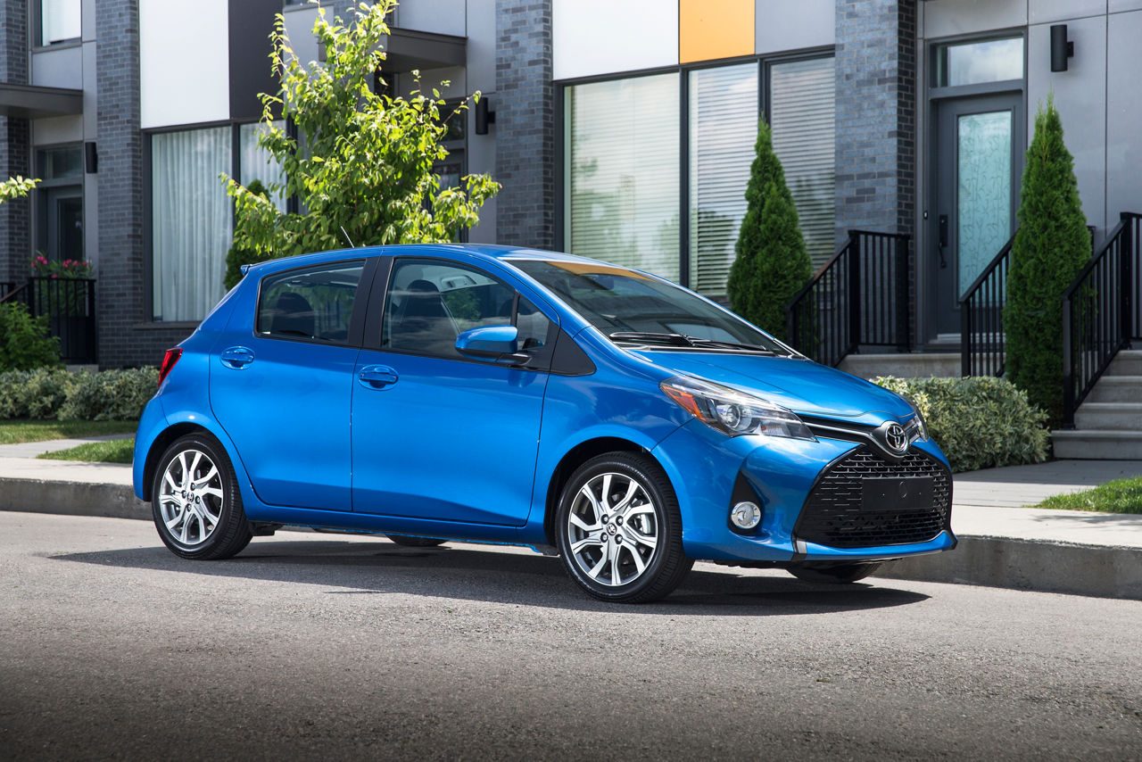 2015_Toyota_Yaris_SE-6