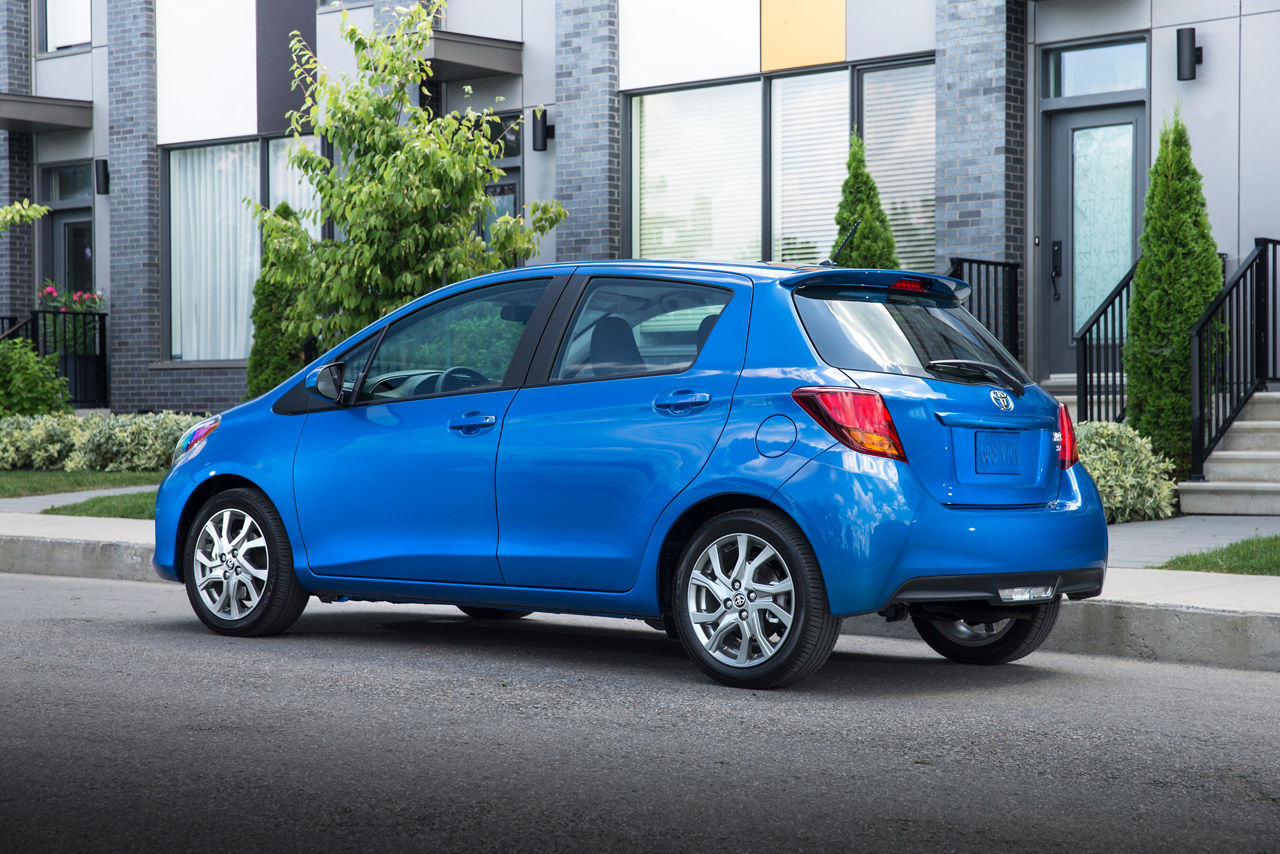 2015_Toyota_Yaris_SE-7